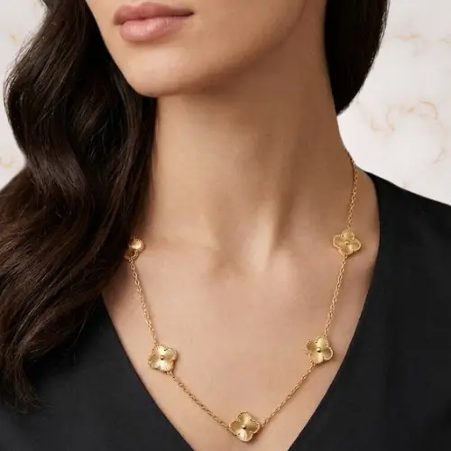 Collar dorado trébol 4 hojas — Acero inoxidable Dorado