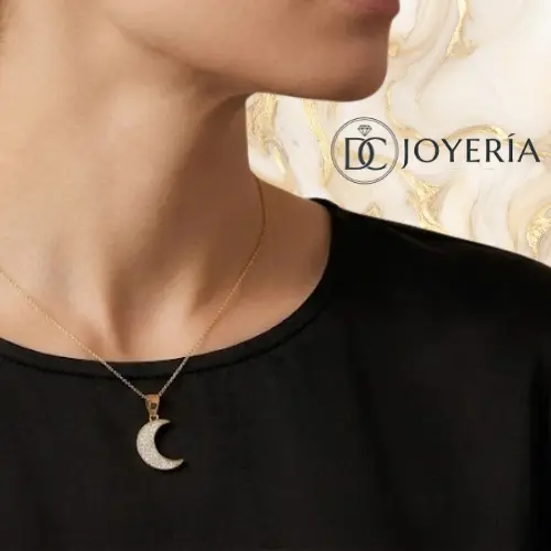 Dije luna creciente dorada con zircones — Acero inoxidable Dorado
