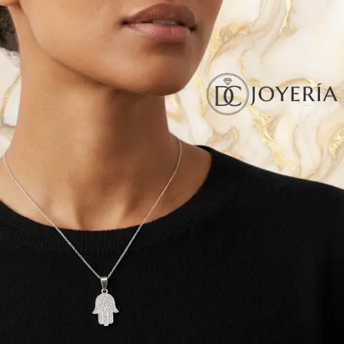 Dije mano de Fátima plateado con zircones — Acero inoxidable Plateado